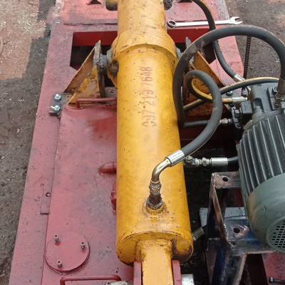 Máy chẻ củi, gỗ thủy lực 