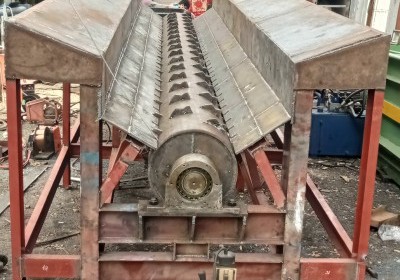 Máy bóc vỏ keo tràm tốc độ cao, hiệu quả tốt